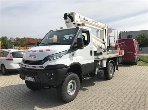 terénna plošina 4x4 na stavenisku