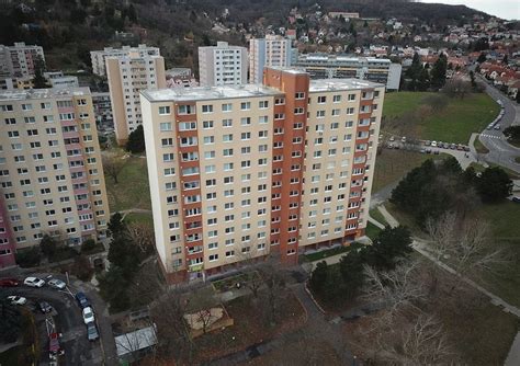 Vonkajší pohľad na bytový dom v Holíči