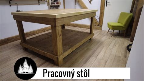 Proces brúsenia starého dreveného stola