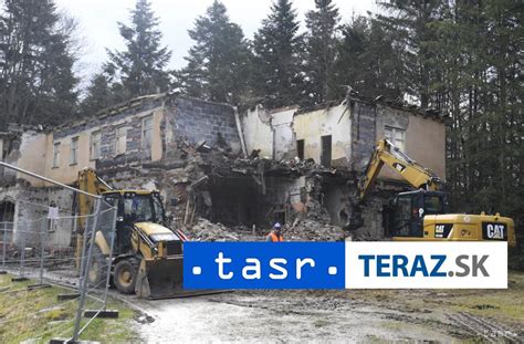 Búracie práce v bývalých kasárňach v Brezne