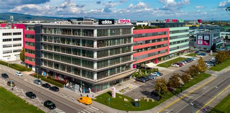 Moderné biznis centrum na Galvaniho ulici