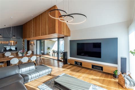 Japonský interiér s drevenými prvkami a bambusom