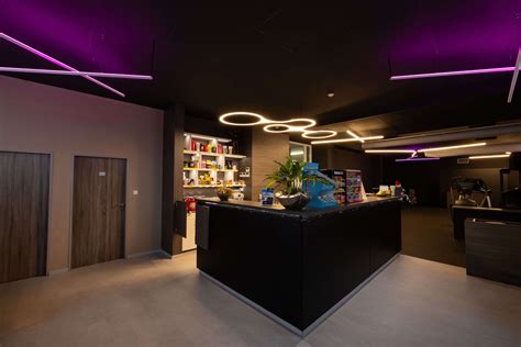 interiér moderného fitness centra