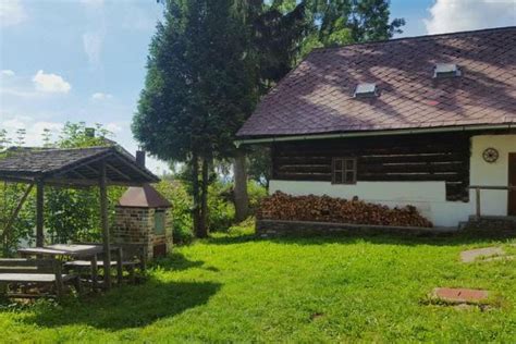 Malebná chalupa v prírode