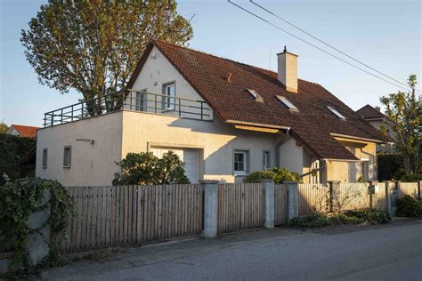 Ilustračná fotografia rodinného domu v pokojnej mestskej časti