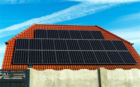 energeticky nezávislý dom so solárnymi panelmi