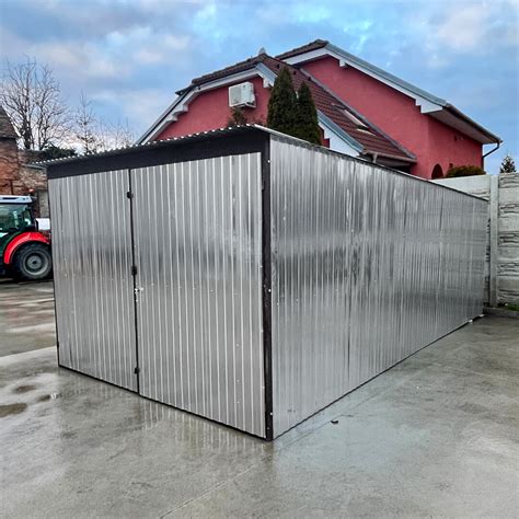 Štandardná plechová garáž