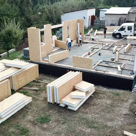Detailný pohľad na spojenie SIP panelov pri výstavbe