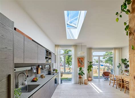 Interiér presvetlený svetlíkom VELUX