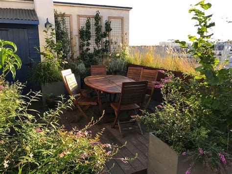 Ilustrácia modernej zimnej záhrady na streche domu