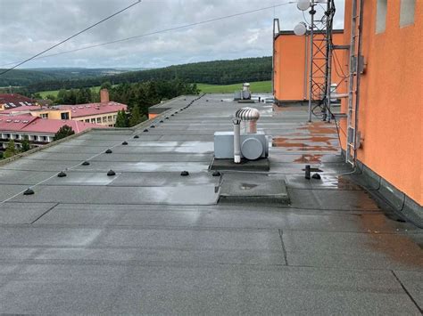 Detail reliéfu na fasáde prvého panelového domu