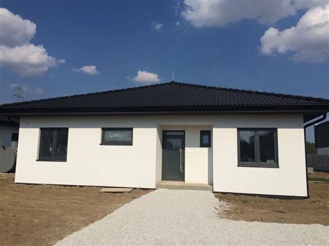 Detail moderného fasádneho obkladu bungalovu
