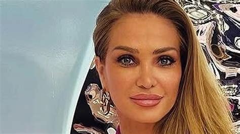 Alena Pallová s produktami svojej značky