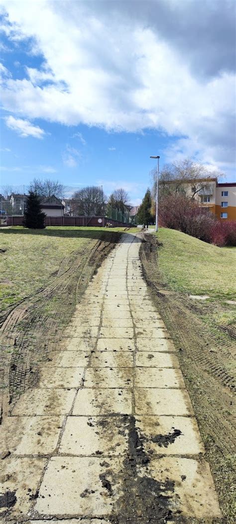Zrekonštruovaný chodník na Hurbanovom námestí