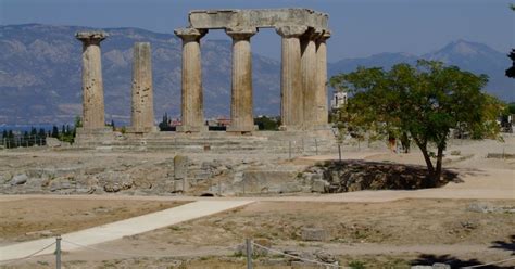 Apolónov chrám v Bassai pod ochranným stanom