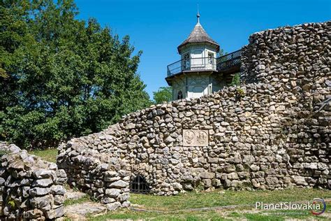Starobylá farma s vežou v talianskom vidieckom prostredí