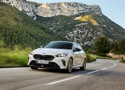 Vizualizácia moderného mesta s dôrazom na infraštruktúru a udržateľnosť
