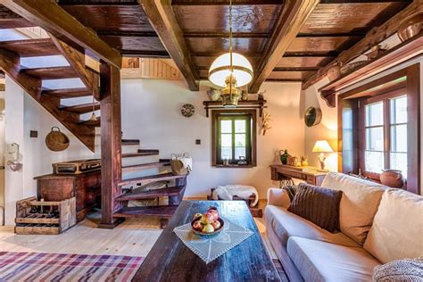 Interiér chalupy s tradičnými prvkami