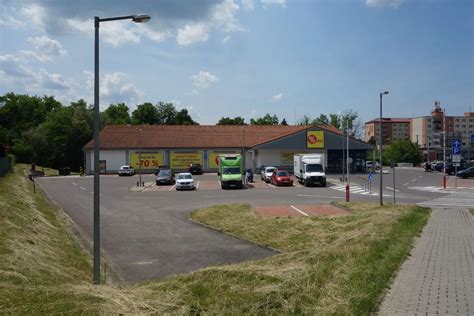 Rozmanitosť obchodov v centre Ilavy