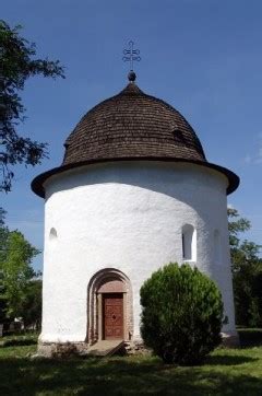 Románska rotunda v Bíni