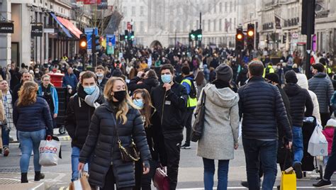Ilustračná fotografia ľudí na ulici