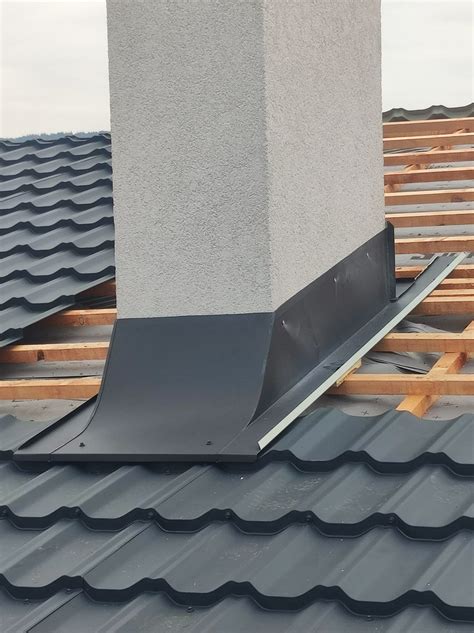 Detail oplechovania komína na streche