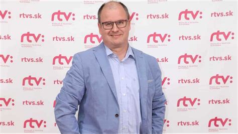 Marcel Merčiak pri mikrofóne počas komentovania