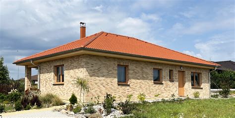 Bungalov s modernou tehlovou fasádou