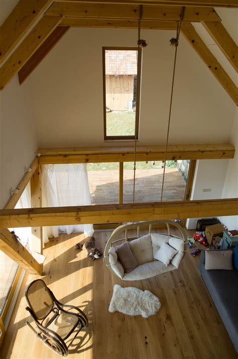 Hlavný obytný priestor s pohľadom na krov