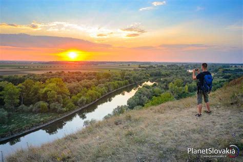 Fotografia Devínskej Kobyly s výhľadom na Dunaj