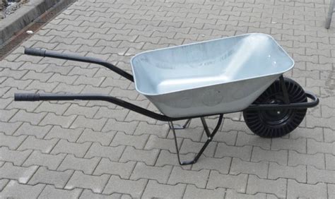 Rôzne typy kolies na stavebné fúriky