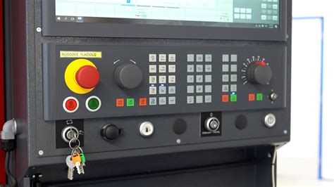 Detail moderného ovládacieho panelu elektrocentrály