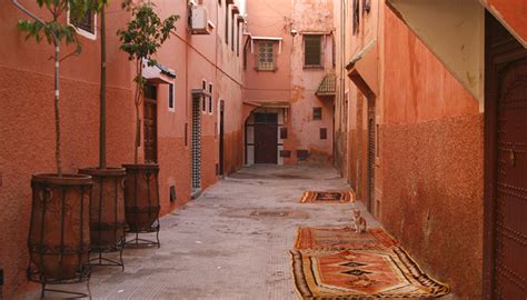 Marakéšska medina s farebnými uličkami