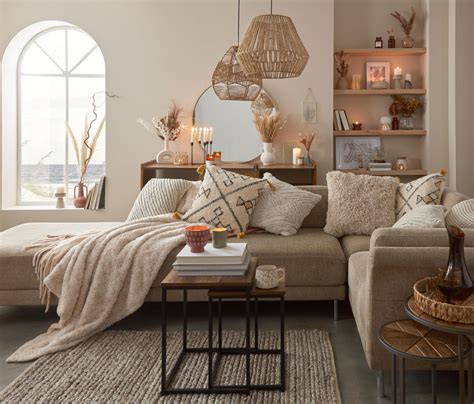 Interiér s marockými vankúšmi a lampami