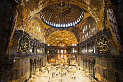Interiér Hagia Sophia s kupolou