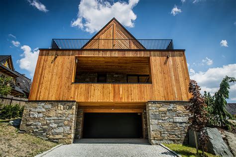 Moderná drevená budova