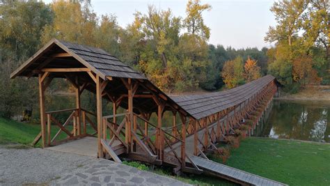 Drevený krytý most v Kolárove