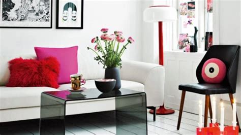 Moderný interiér univerzitnej telocvične s prvkami dizajnu