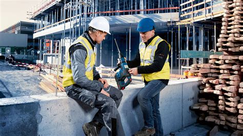 Stavební robotníci na pracovisku