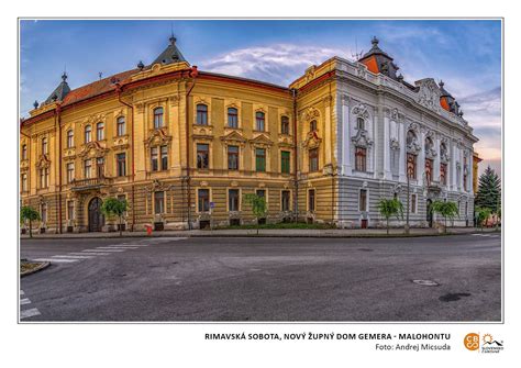 Fotografia historickej budovy v centre Rimavskej Soboty
