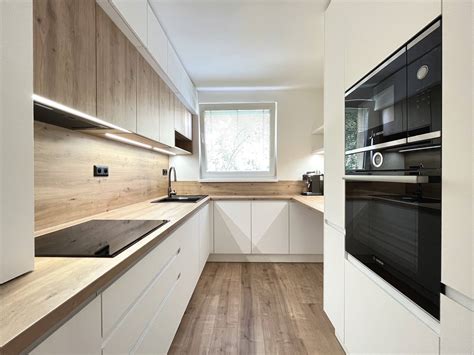 Interiér kuchyne v zrekonštruovanom byte