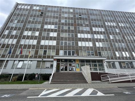 Budova miestneho úradu Bratislava-Dúbravka na Žatevnej 4