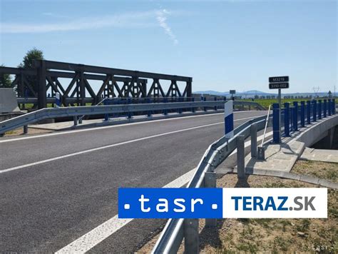 Fotografia poškodeného mosta pri Rimavskej Seči