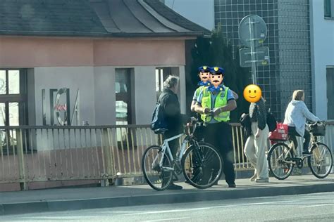 Ilustračná fotografia cyklistov na cyklotrase