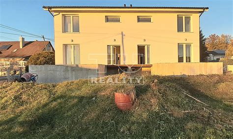 Ilustrácia rôznych stupňov dokončenia domu