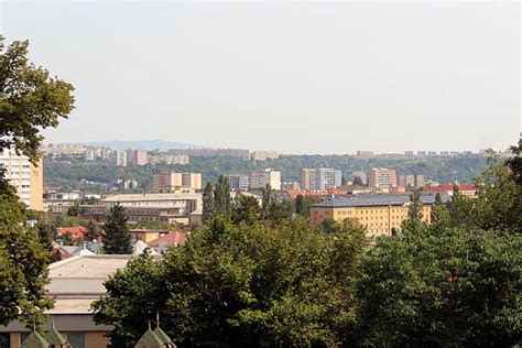 Mestská panoráma s bytovými domami