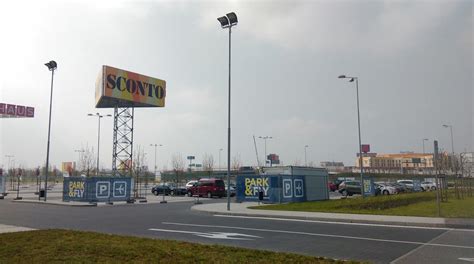 Vizualizácia strešného parkoviska pri obchodnom centre