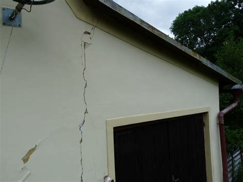 Prasklina na murovanom komíne