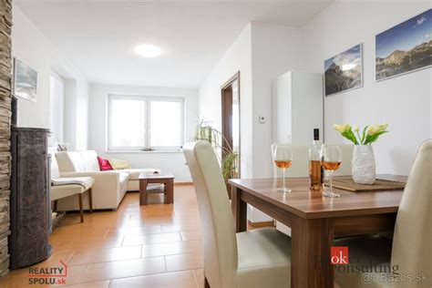 Zobrazenie apartmánového domu Zefyros z pohľadu ulice