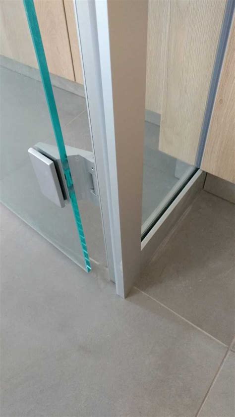 Detail inteligentného skla s PDLC fóliou